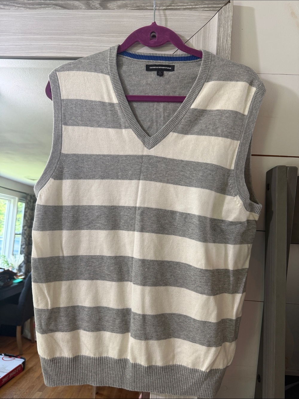 Express Men's Gray and White Striped V-Neck Sweater Vest